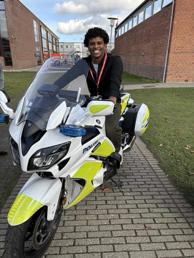 Elev på politimotorcykel